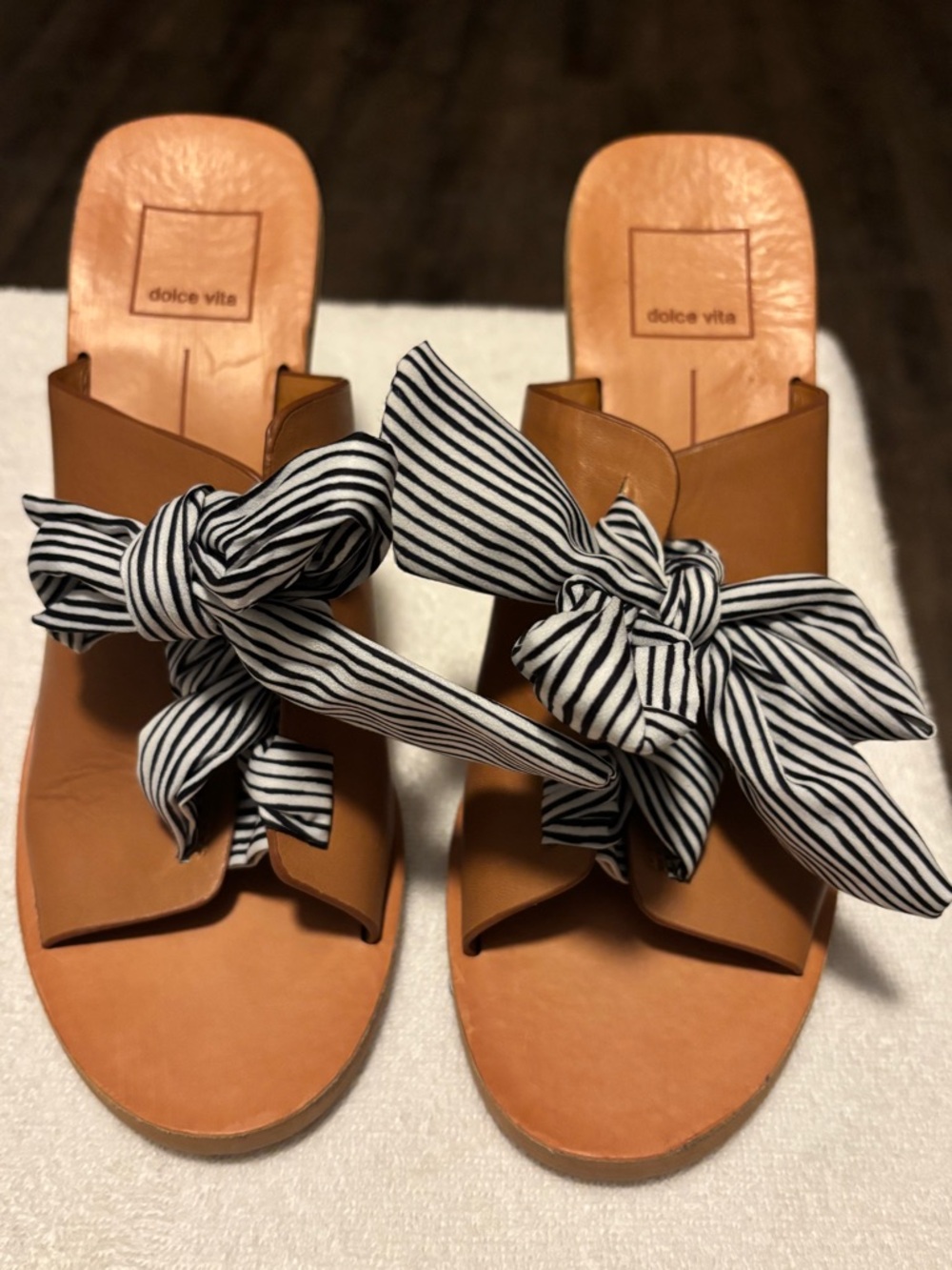 Almost Brand New Stylish Heels By DOLCE VITA  -  Size 8- Heel 3.5” -  Box 1B